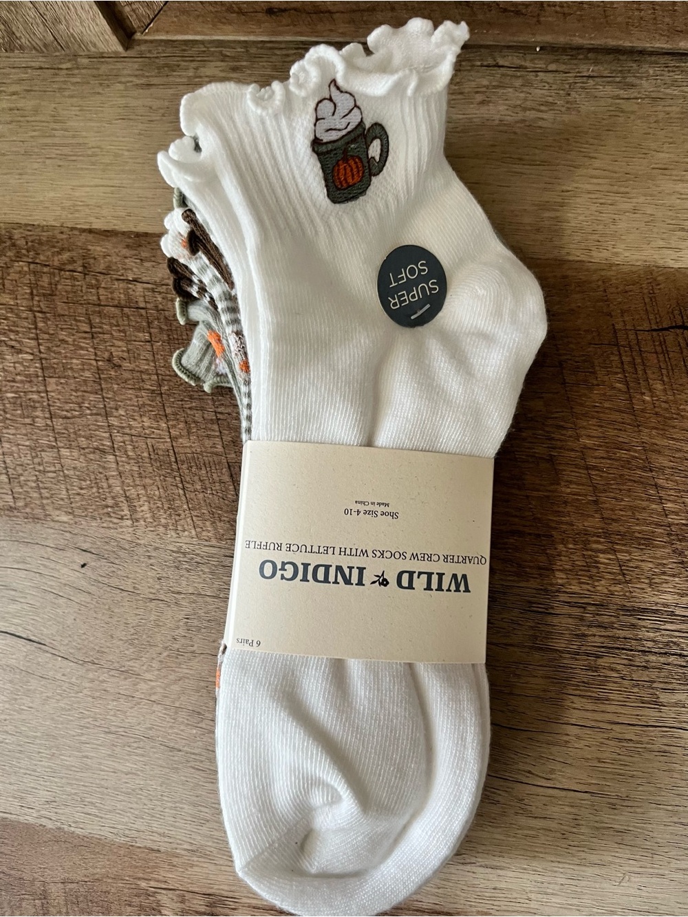 NWT Wild & Indigo Women’s Fall Pumpkin Spice Coffee Lettuce Ruffle Socks